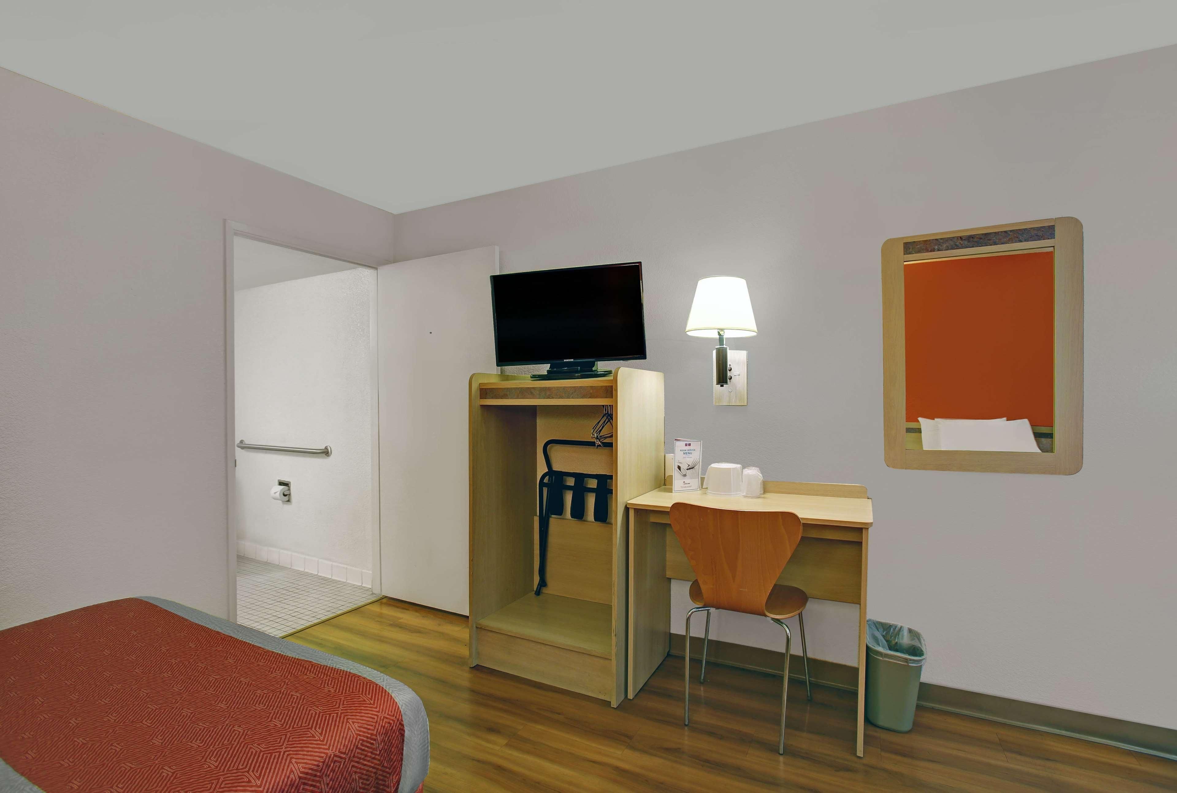 Super 8 by Wyndham Livermore 2