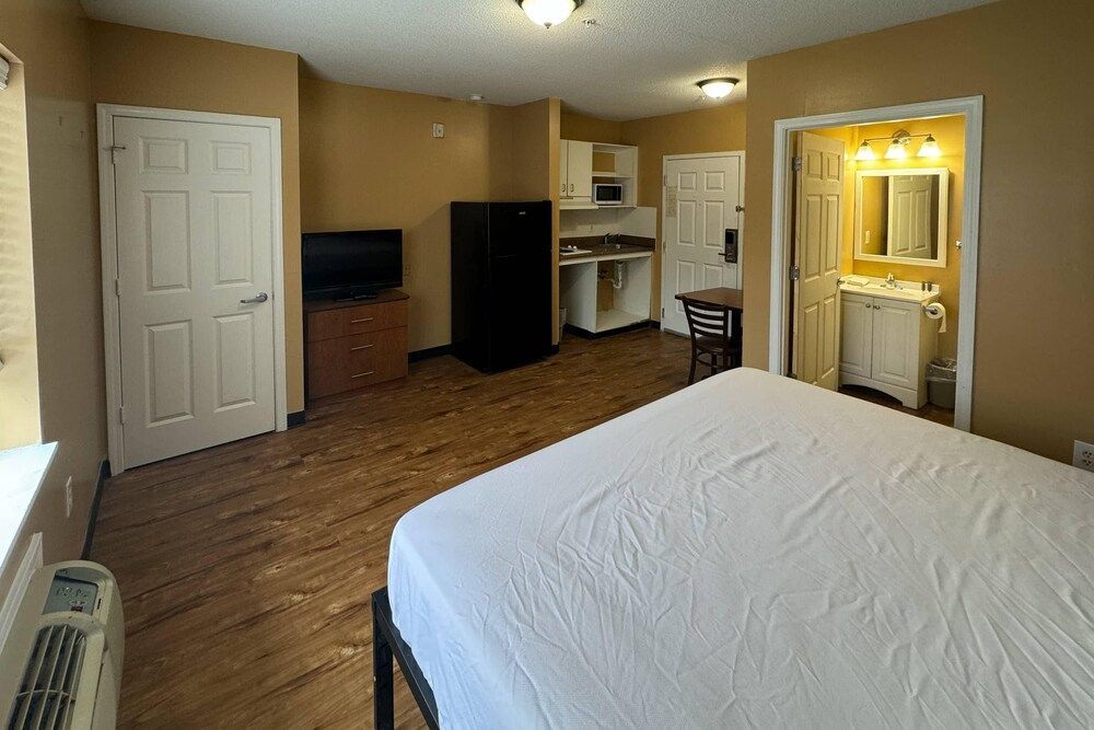 Suburban Studios near University of North Carolina-Charlotte 1