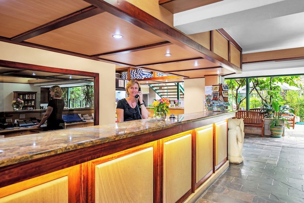 Bay Village Tropical Retreat 2
