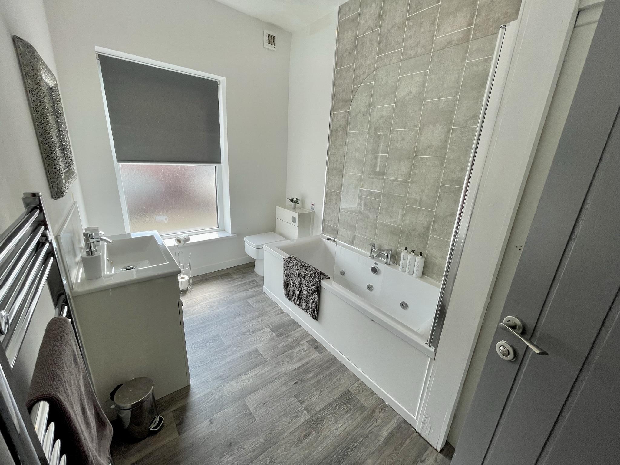 Reads Jacuzzi Apartments and Suites 2