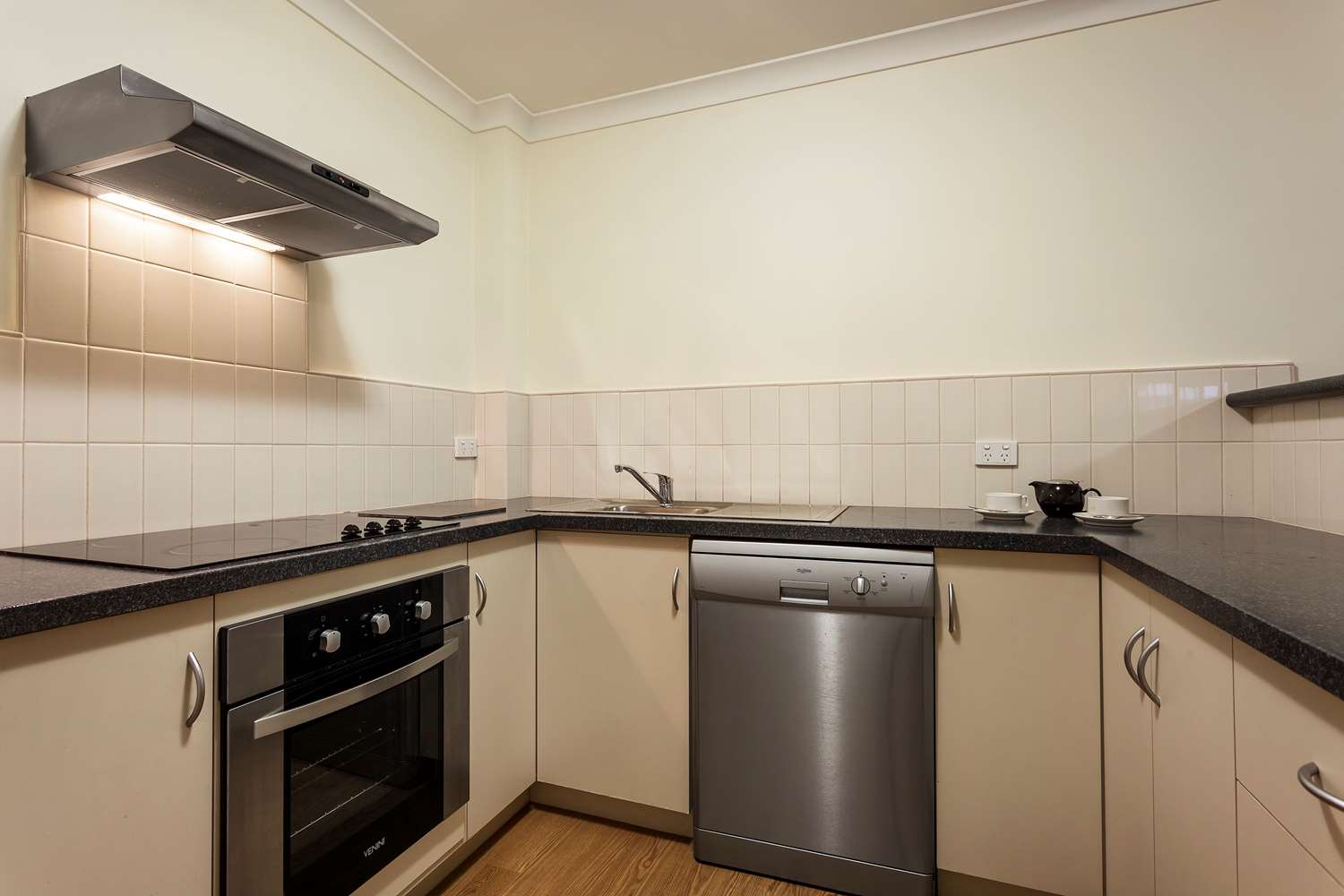 BEST WESTERN NORTHBRIDGE APARTMENTS 1