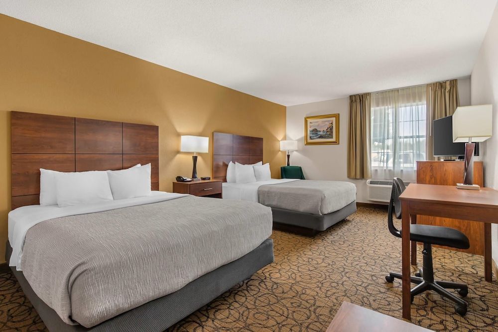 Quality Inn & Suites Manistique 1
