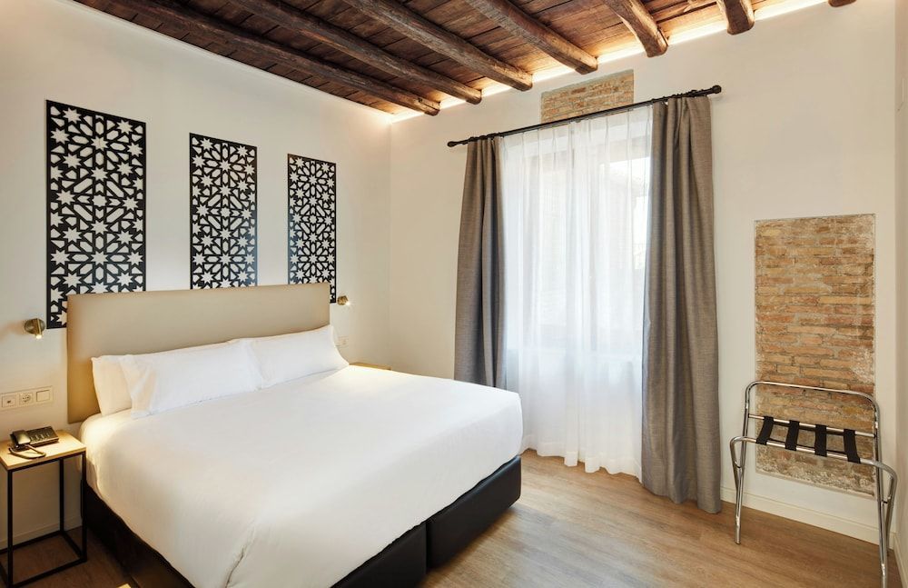 Sercotel Granada Suites 1