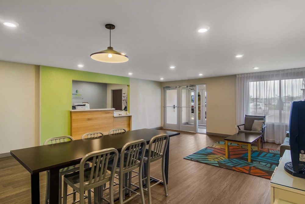 WoodSpring Suites Jacksonville Orange Park 2