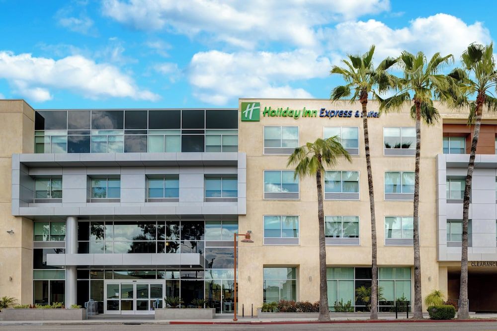 Holiday Inn Express & Suites GLENDALE DOWNTOWN by IHG 1