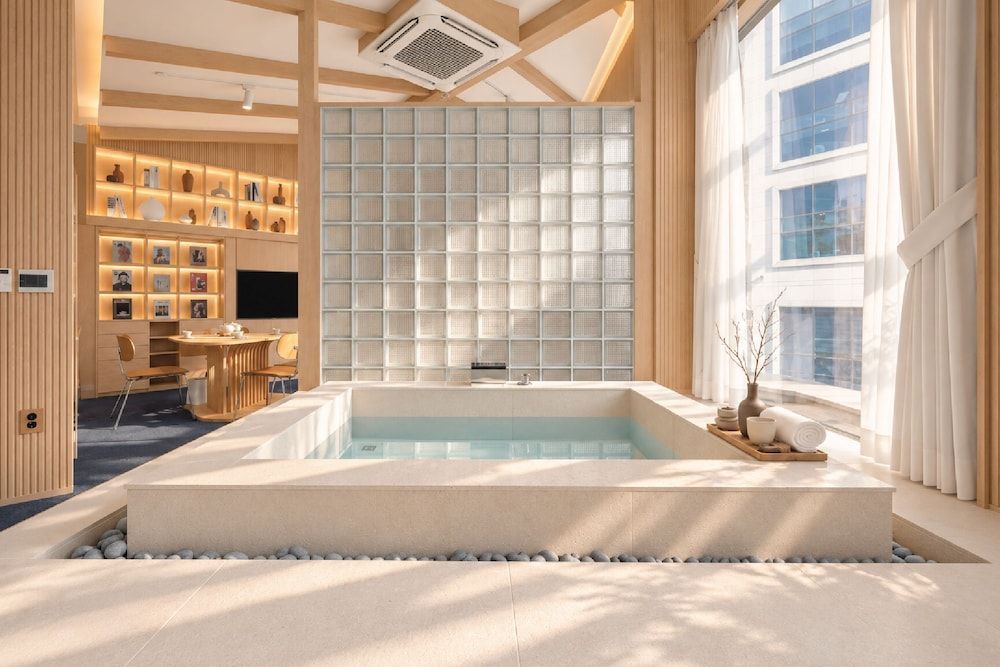 UH Suite Seoul Square 1