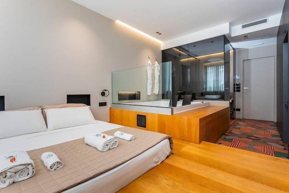 ZOE LUXURY SUITES 1