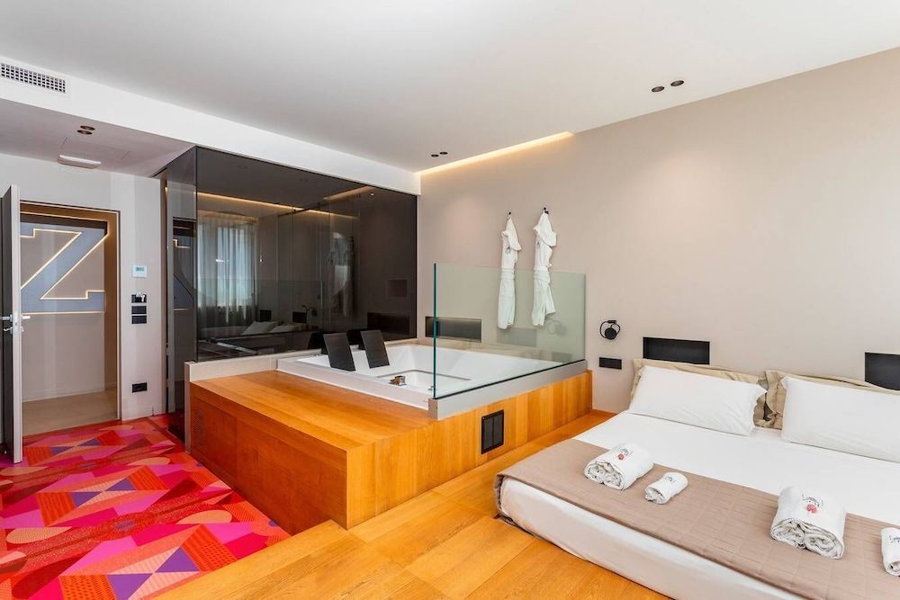 ZOE LUXURY SUITES 2