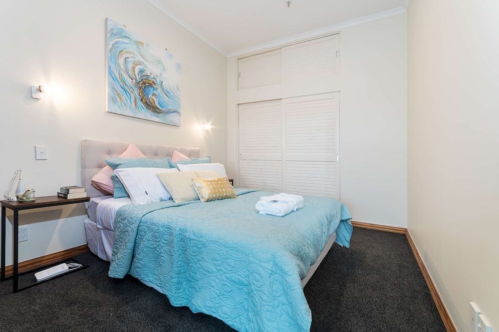 Waterfront Seaview Apt Hotel 1