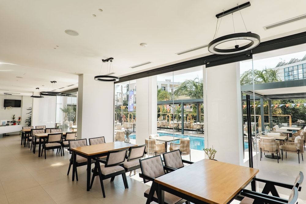 Colosseum Hotel 2