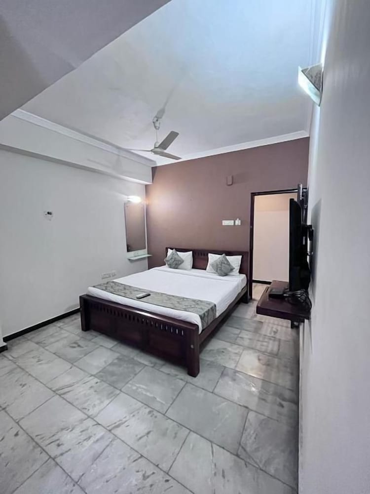 Le Grace Annasalai 1