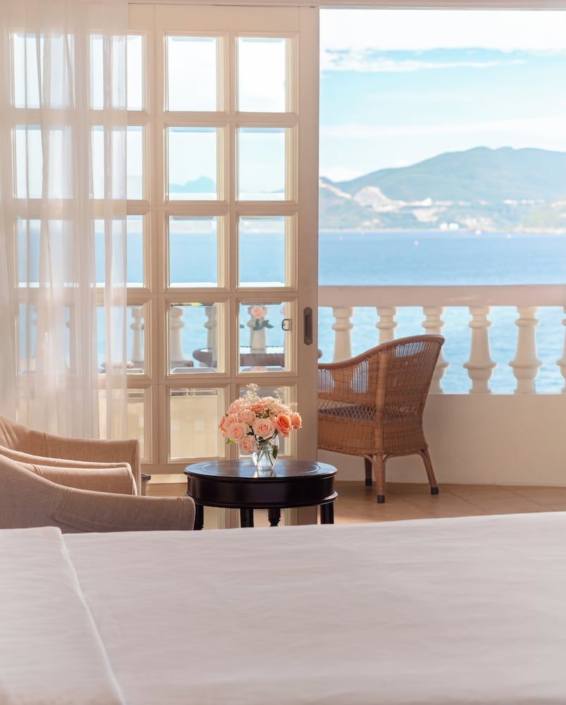 Sunrise Nha Trang Beach Hotel & Spa 1