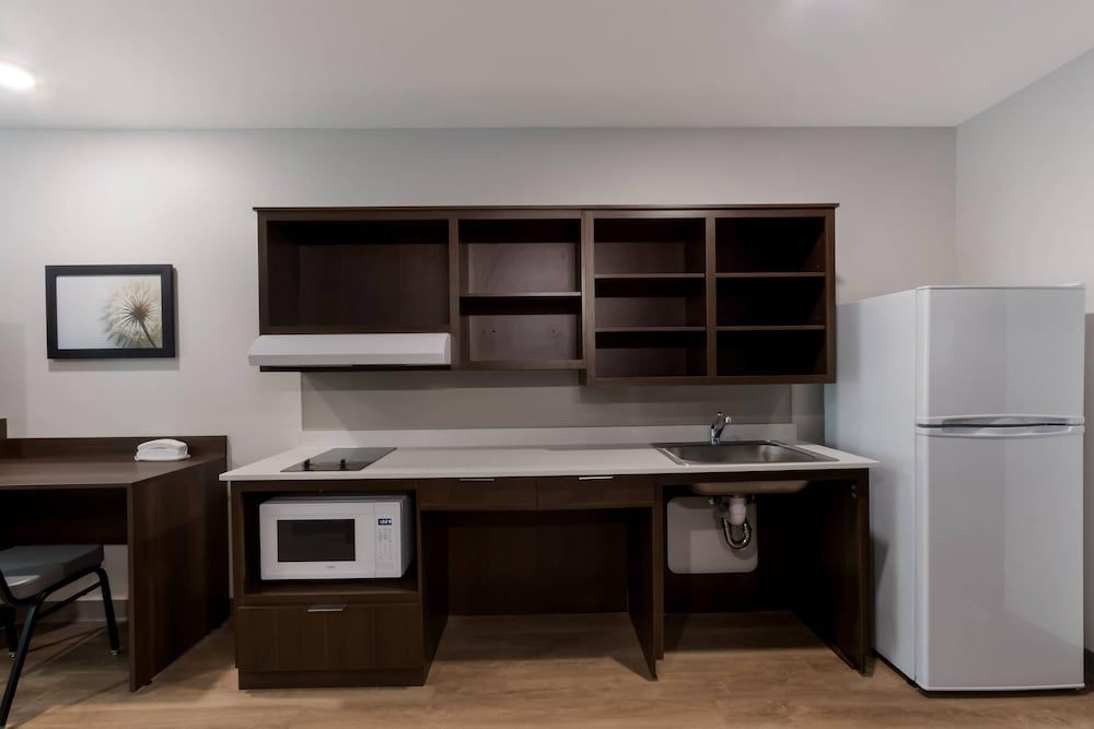 WoodSpring Suites Chandler Airport 1