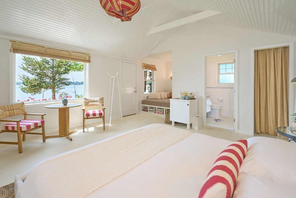 Silver Sands Motel & Beach Bungalows 1