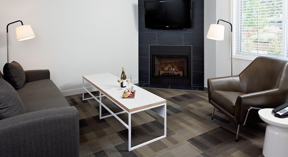 Coast Canmore Hotel & Conference Centre 1