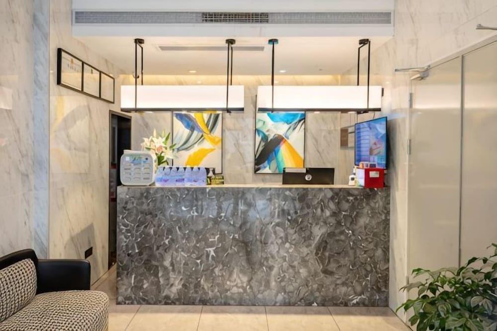 Moli Hotel (Guangzhou Yongqingfang Zhongshan 8th Road Subway Station) 1
