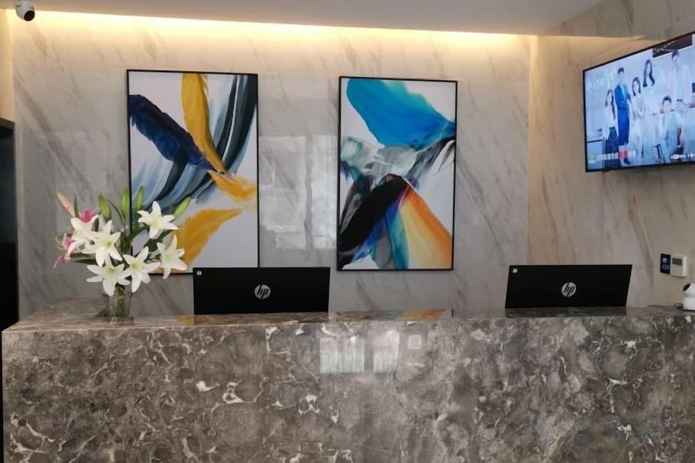 Moli Hotel (Guangzhou Yongqingfang Zhongshan 8th Road Subway Station) 2