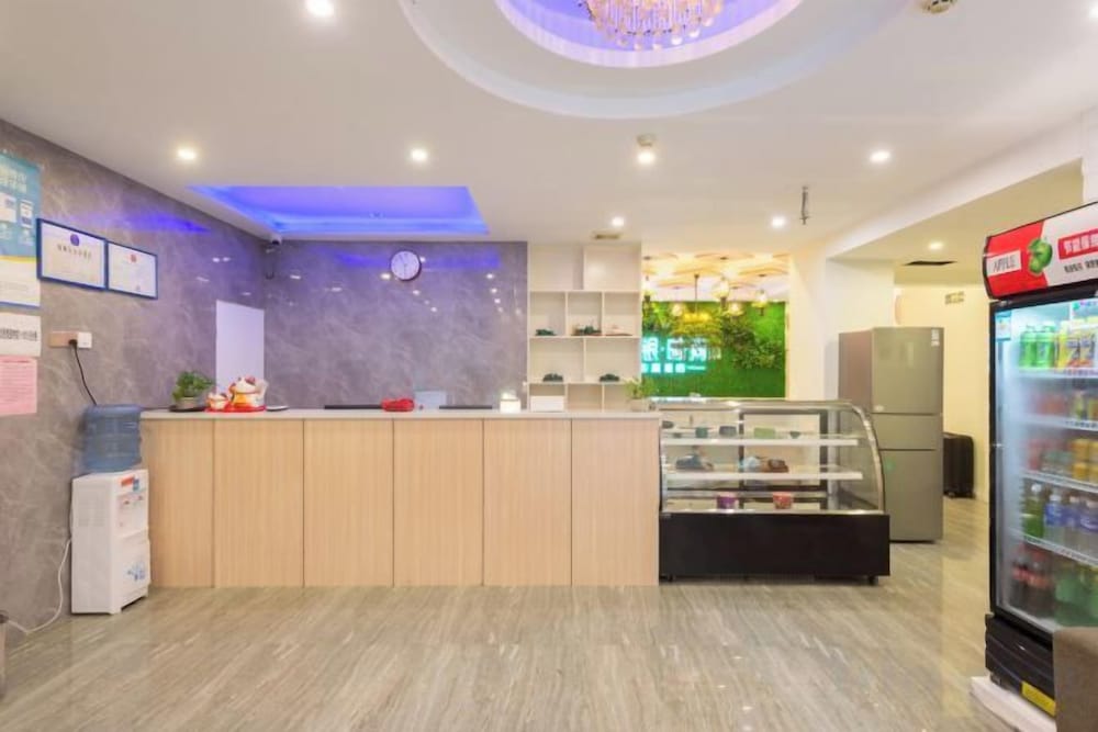Guangzhou Huiyin Fashion Hotel (Pazhou Convention and Exhibition Xingang East Subway Station) 1