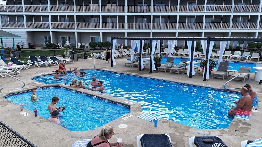 Bayshore Resort At Put-In-Bay 1