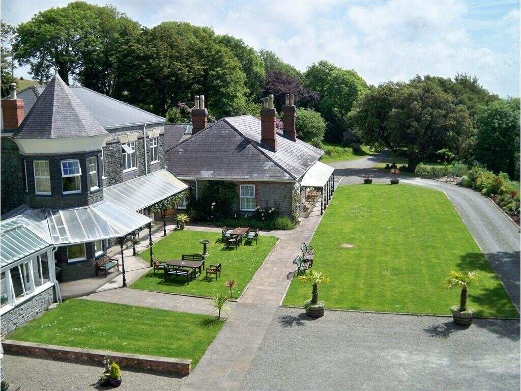 Broadway Country House 1