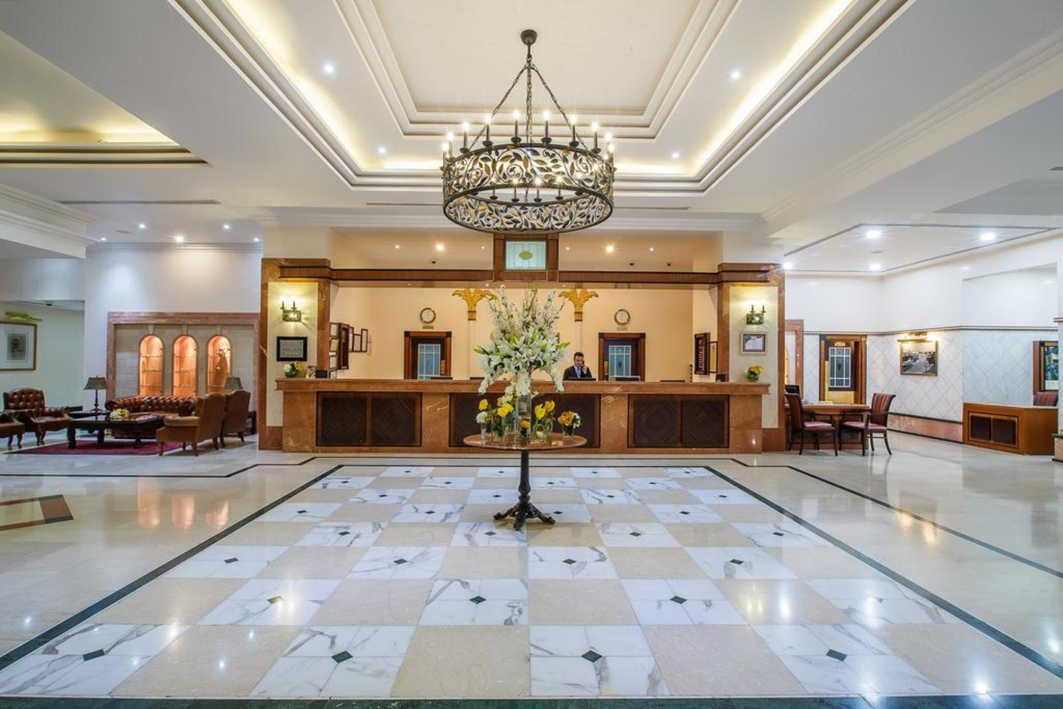 Hotel Holiday International 2