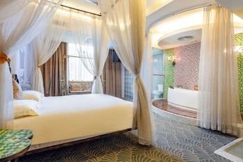Mascot Hotel 2