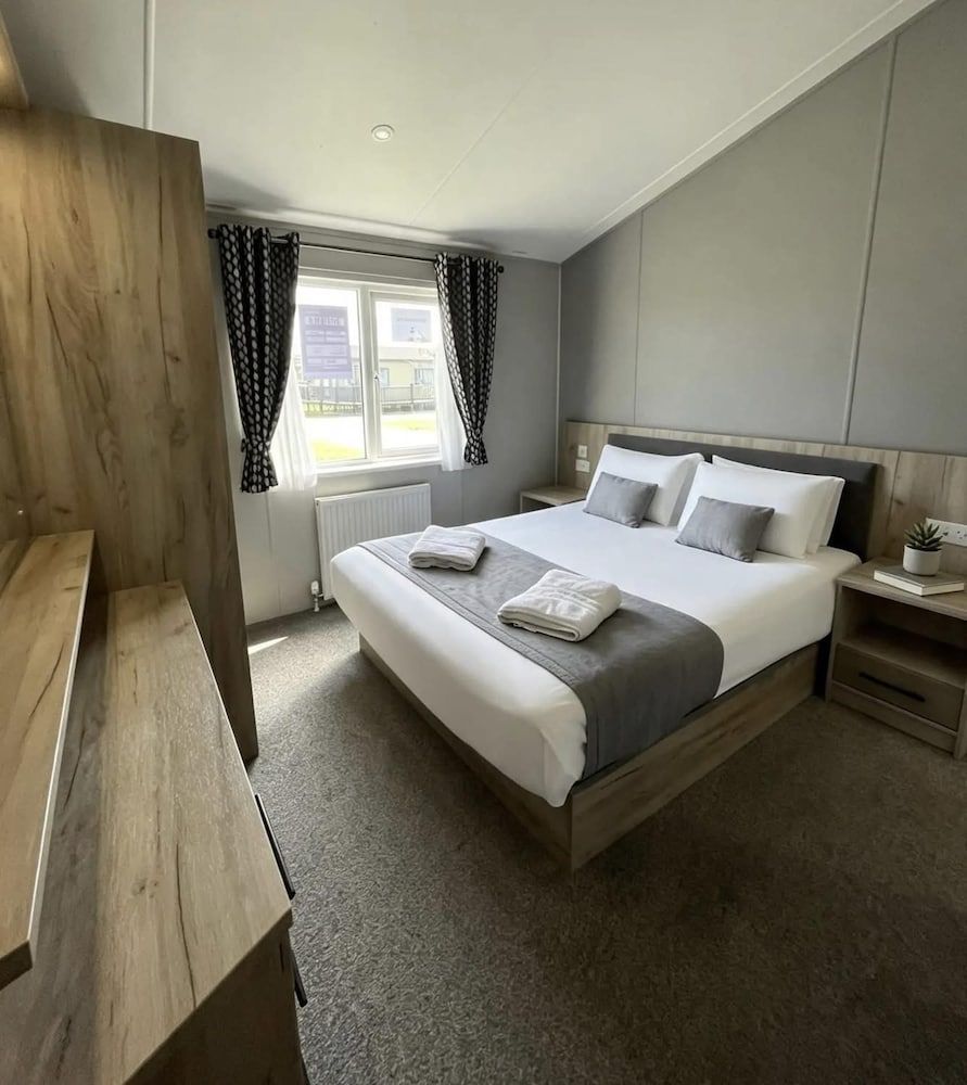 Meadows 111 Hot Tub - Southview Holiday Park 2