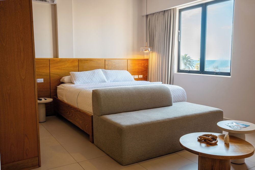 Costa Elegante Hotel & Suites 1