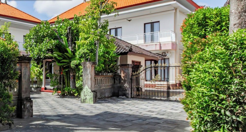 Paris - Denpasar - Bali - Collection O Near Seminyak Beach Formerly The Kumpi Hotel - Denpasar - Bali