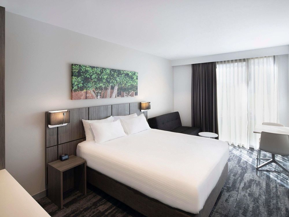 Mercure Sydney Blacktown 1