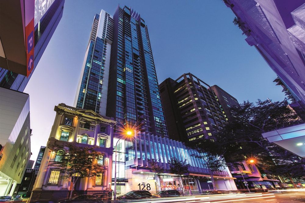 Oaks Brisbane on Charlotte Suites 1
