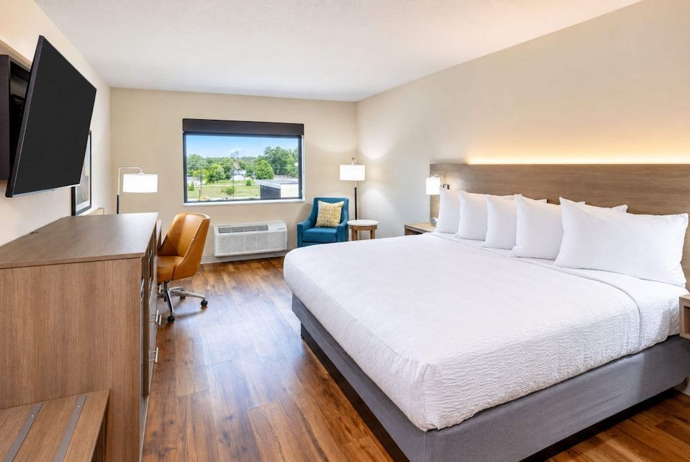 La Quinta Inn & Suites by Wyndham Johnston 1