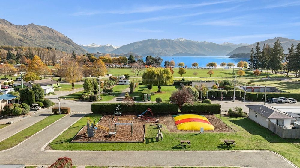 Hampshire Holiday Parks - Wanaka 1