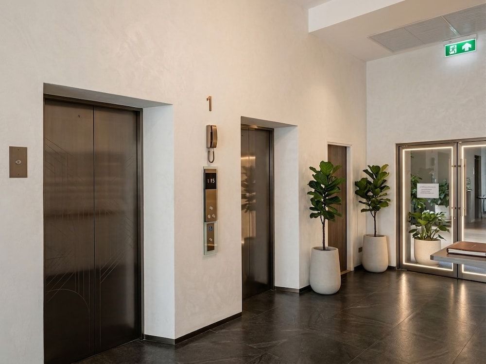 35 Bow Hotel 1