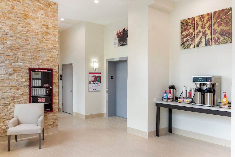 Red Roof Inn PLUS+ Jamaica, NY – JFK Airport 2