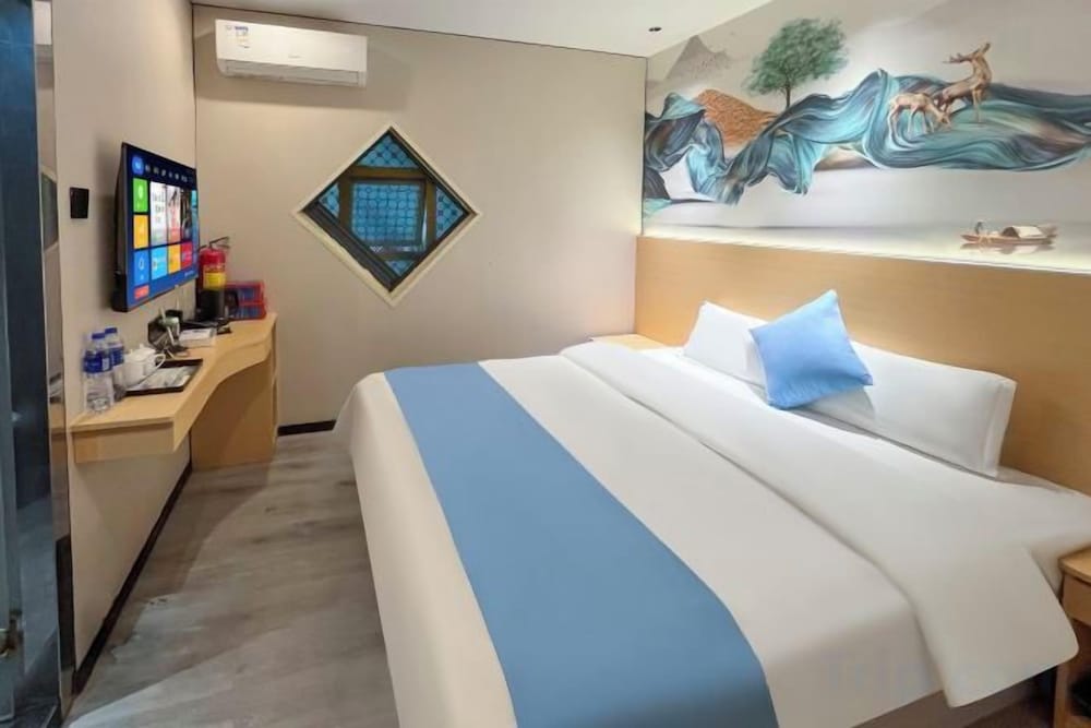 Tianshun Hotel (Guangzhou ERGONG subway station store) 1