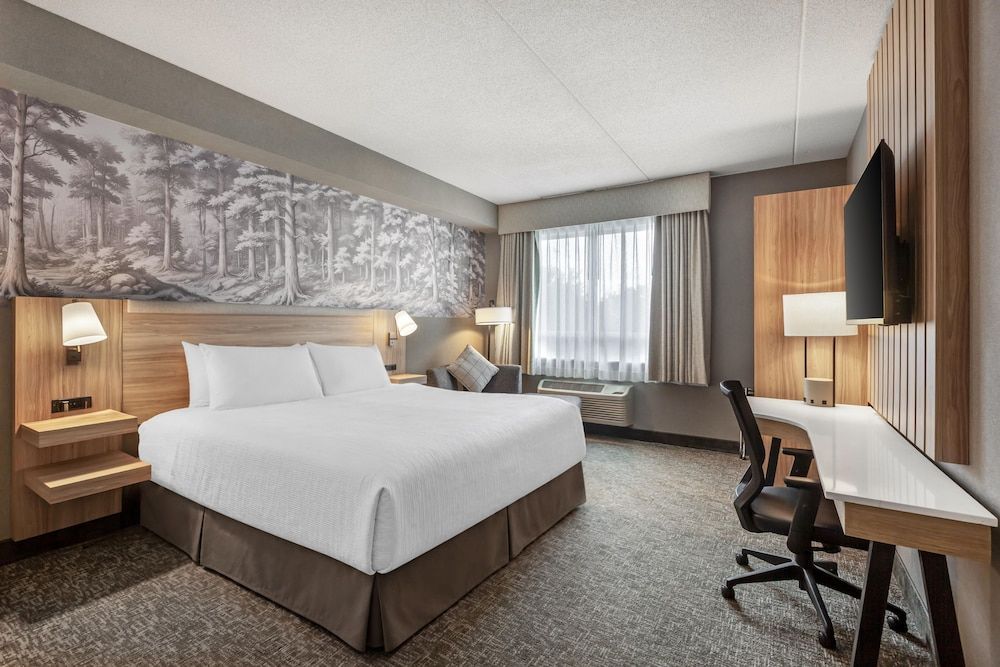 Best Western Plus Burlington Inn & Suites 1