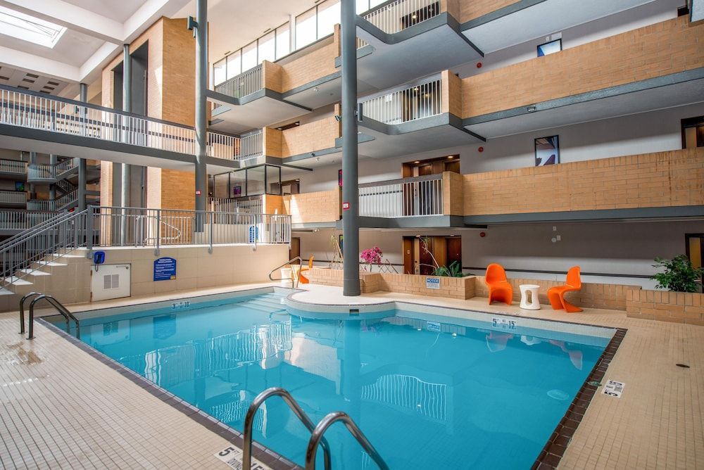 Coast Calgary University Area Hotel by APA 1