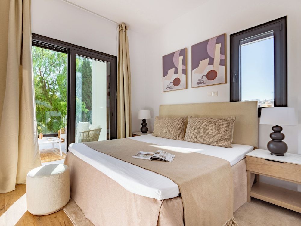 Sanders Breeze Limassol 2