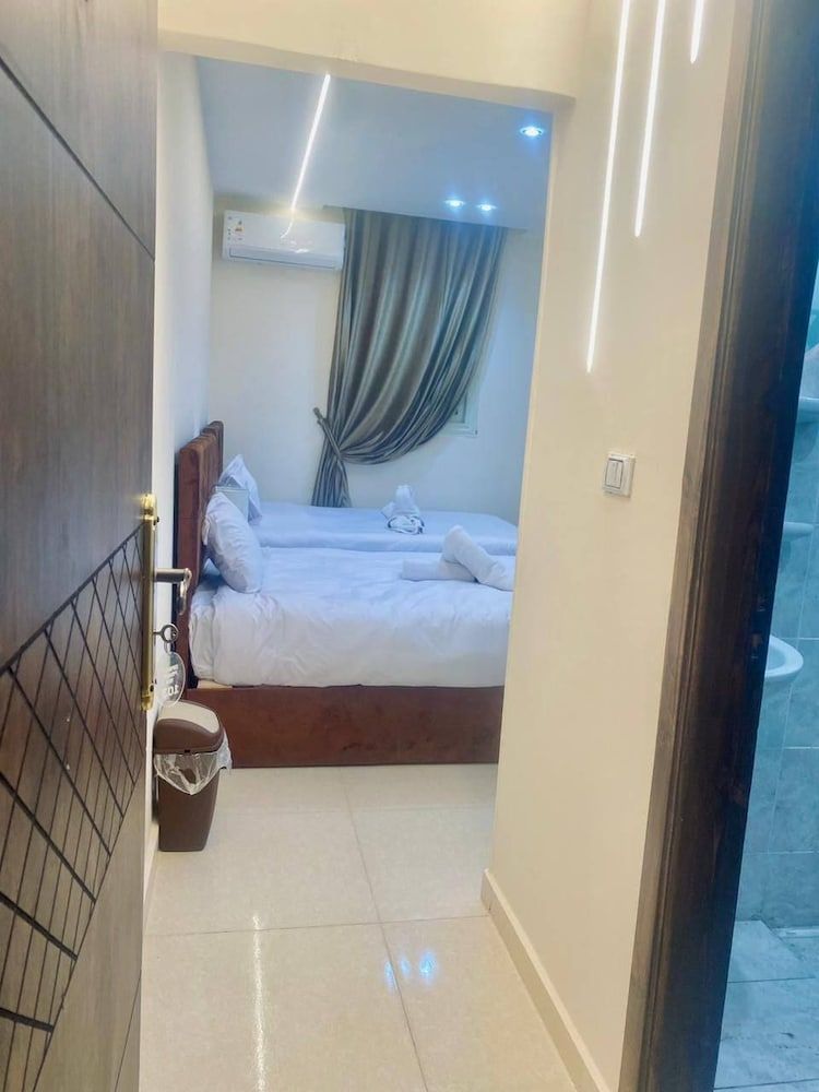 Experieance Pyramids VIEW 2