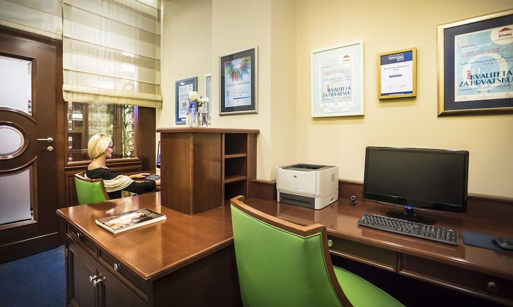 Best Western Premier Hotel Astoria 2