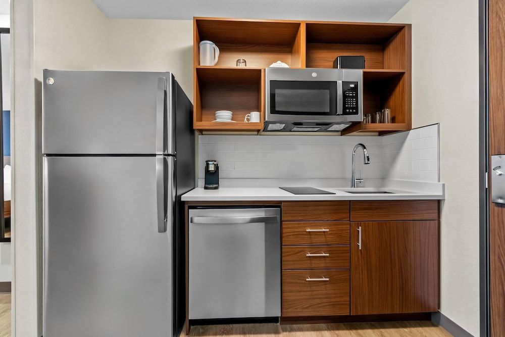 Everhome Suites Yuma East I-8 by Choice Hotels 1