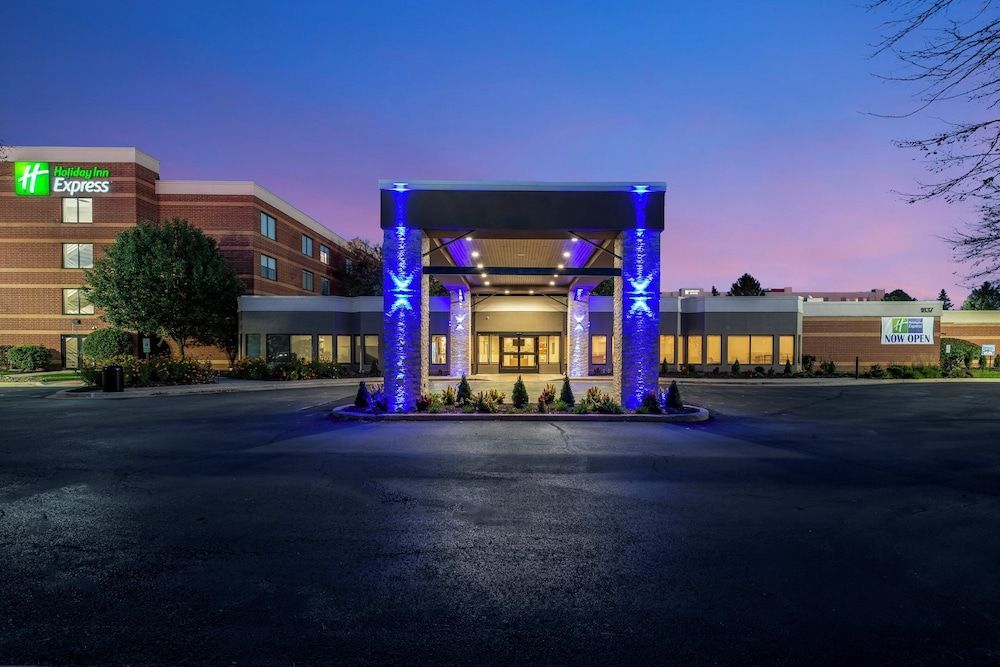 Holiday Inn Express NAPERVILLE by IHG 1