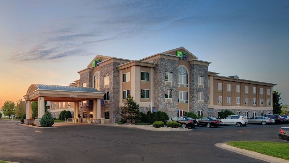 Holiday Inn Express & Suites SAGINAW by IHG 1