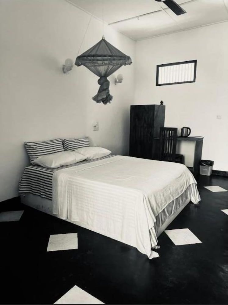 Rock Hill Hotel - Unawatuna 1