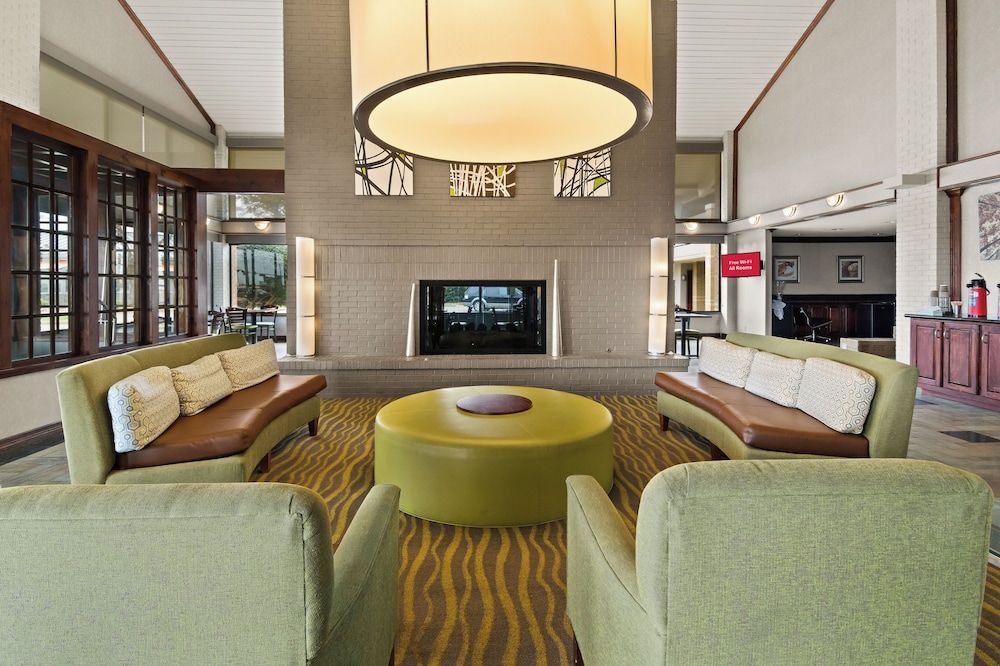 Red Roof Inn & Suites Irving - DFW Airport South 2