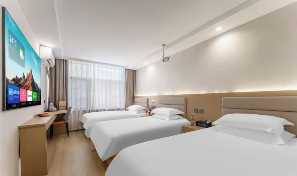 Holiday Inn Shanghai Viberly 1