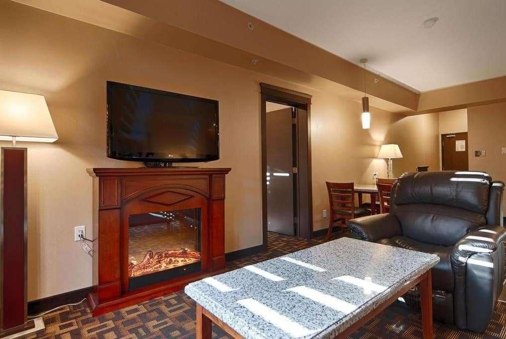 Chateau Inn and Suites Redwater, AB 1