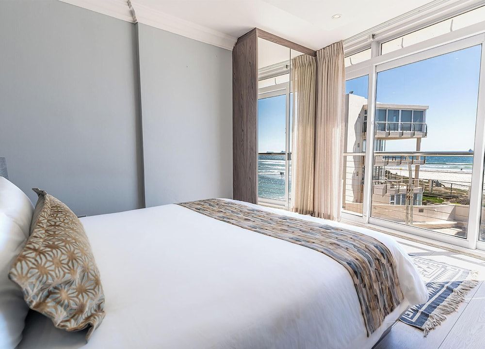 Lagoon Beach Hotel & Spa 2