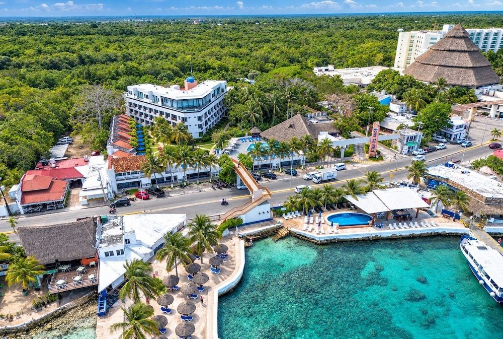 Casa del Mar Cozumel Hotel & Dive Resort with free access to an exclusive beach club 1